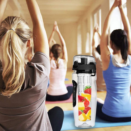 Black-lidded fruit infuser bottle shown in front of a yoga class