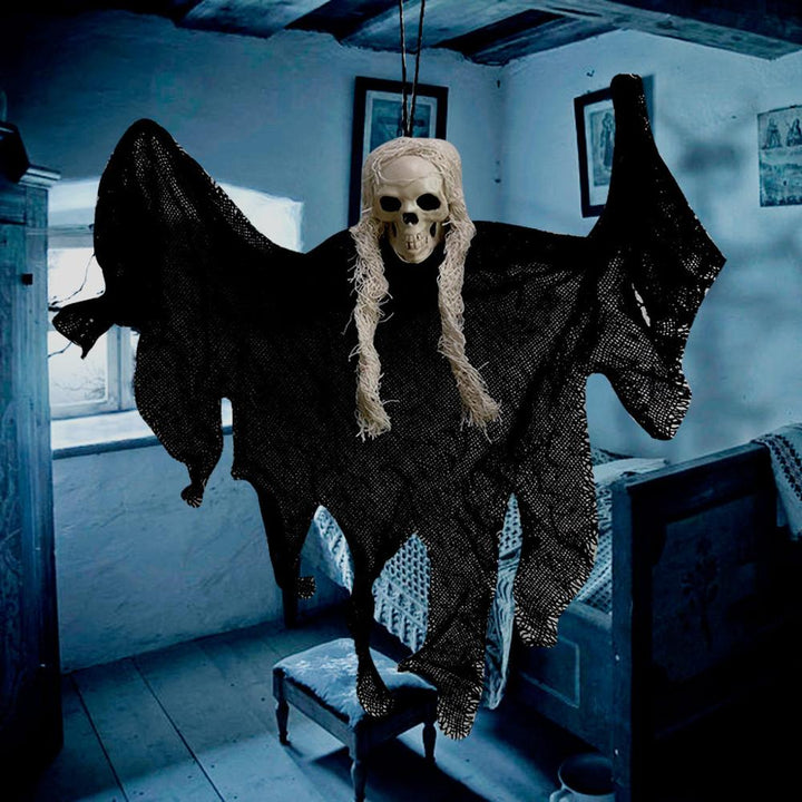 Halloween-dekorasjon med hengende hodeskalle